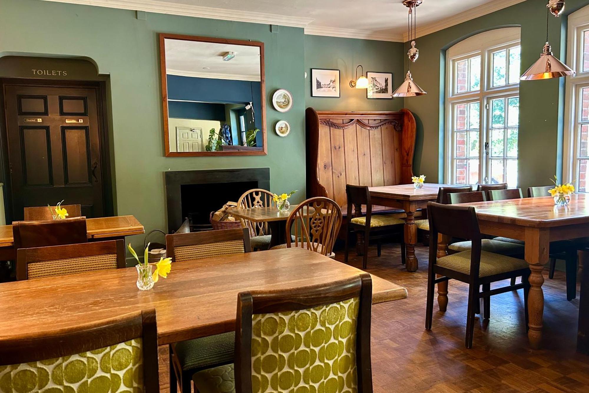 The Talbot And Apartment Iwerne Minster Buitenkant foto