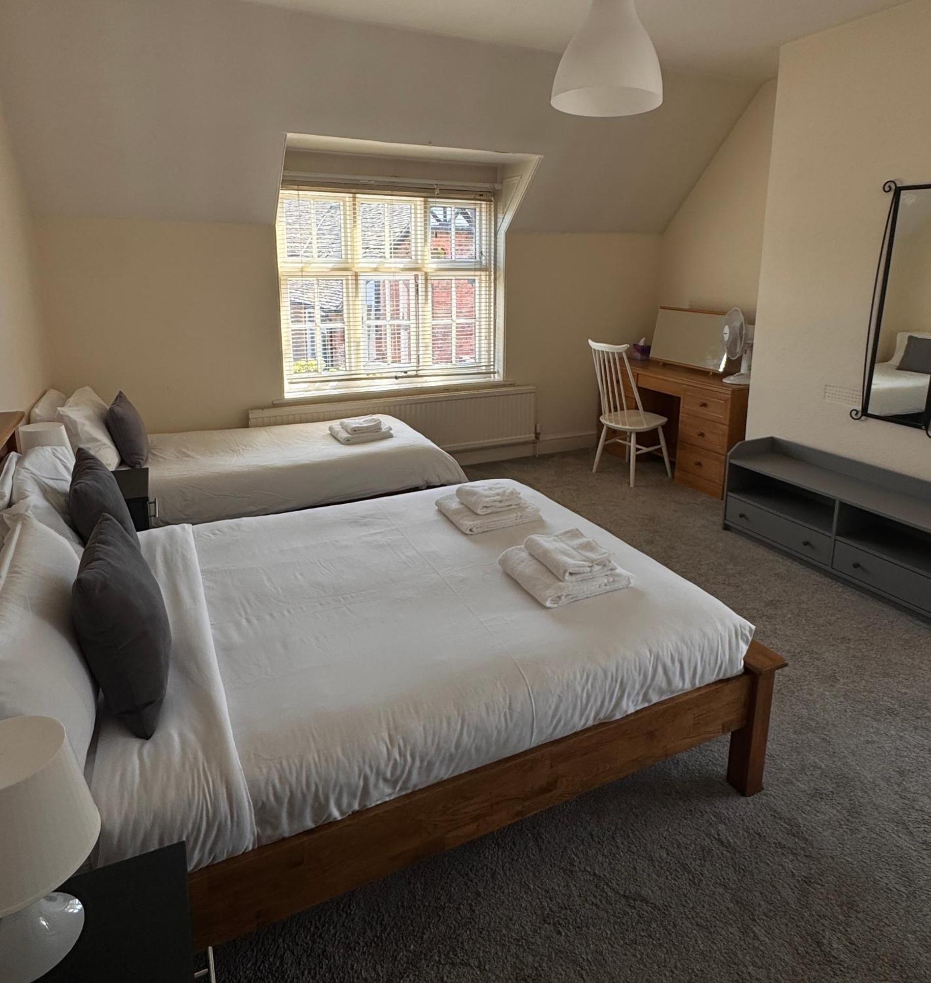 The Talbot And Apartment Iwerne Minster Buitenkant foto
