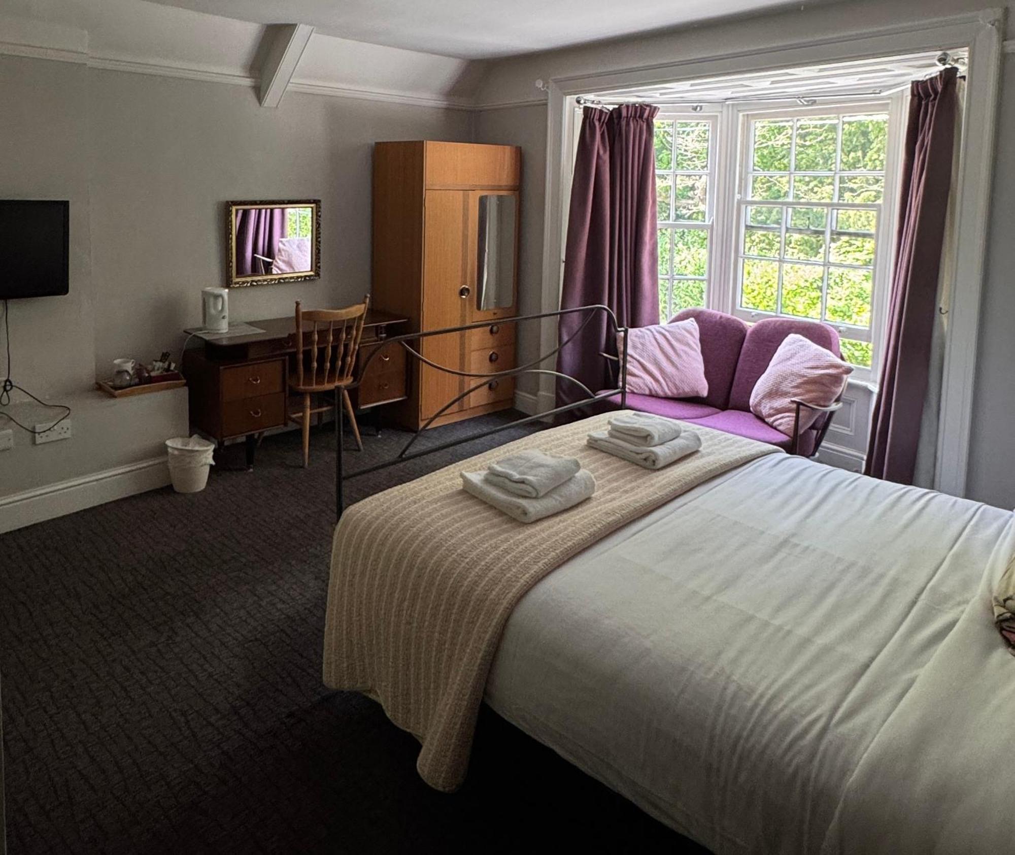 The Talbot And Apartment Iwerne Minster Buitenkant foto